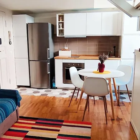Curtatone Apartment *